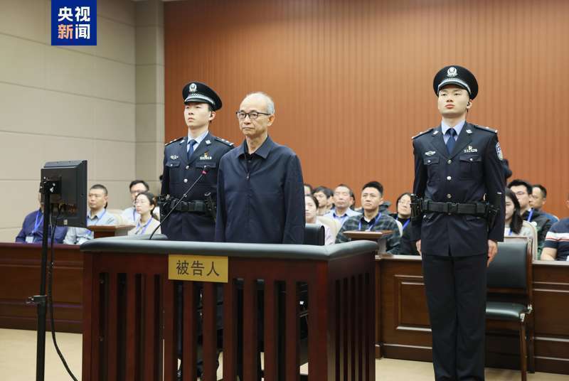 获刑13年!钟自然受贿、故意泄露国家秘密案一审宣判