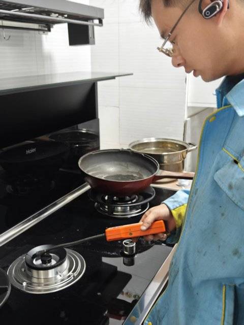开屏跑腿｜“我家燃气泄漏点到底在哪？”燃气公司人员回访……