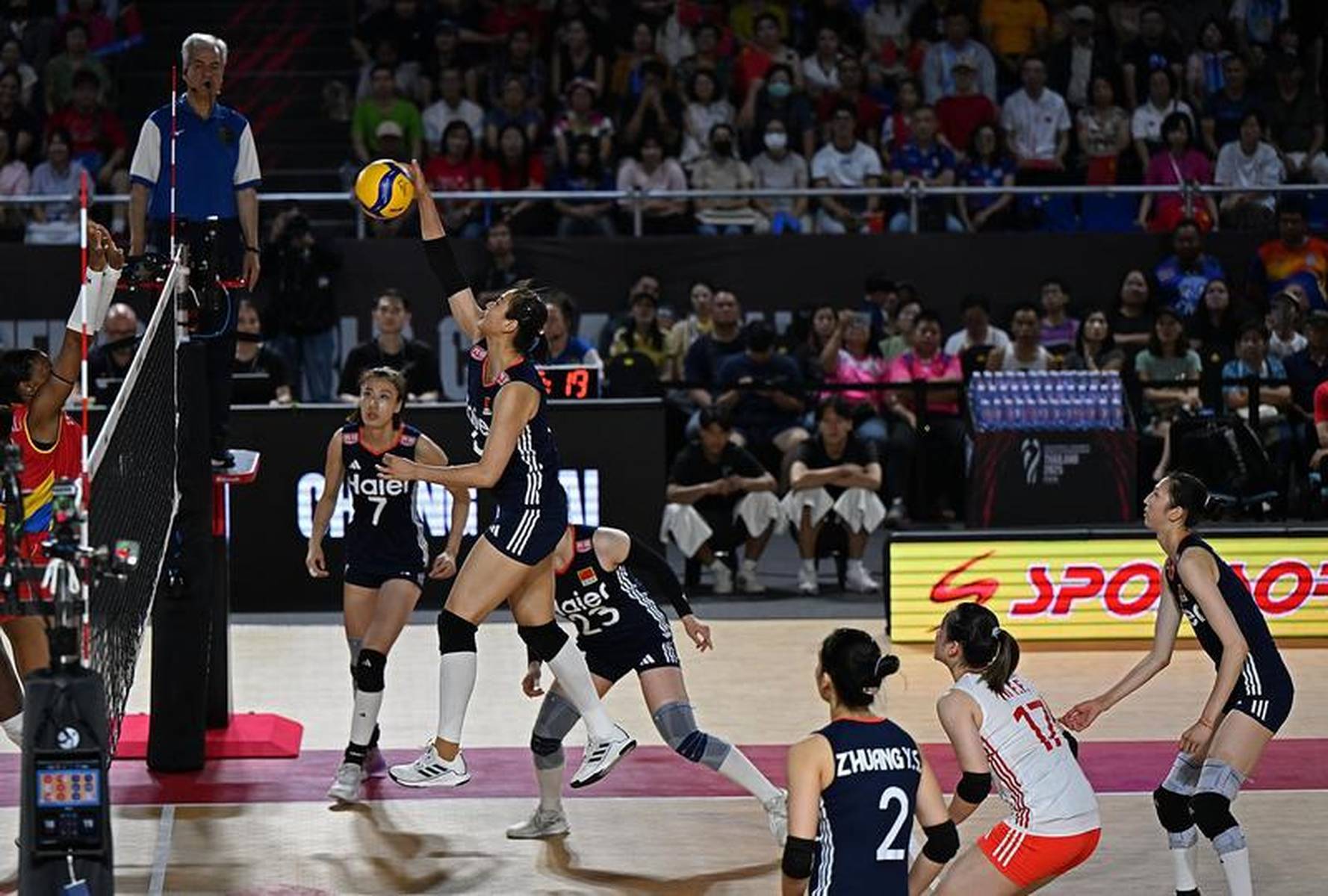 榜首战！中国女排赢酣畅淋漓一胜 李盈莹的替补揽得分王