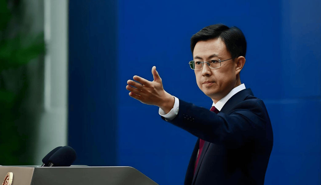 九三阅兵前发出警告,越南在南海非法吹填岛礁,外交部重磅表态:绝不姑息